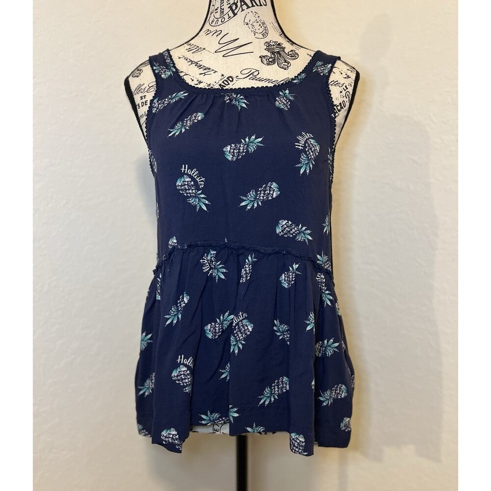 Hollister Women’s Open Back Pineapple Print Blouse Size Extra Small Sleeveless